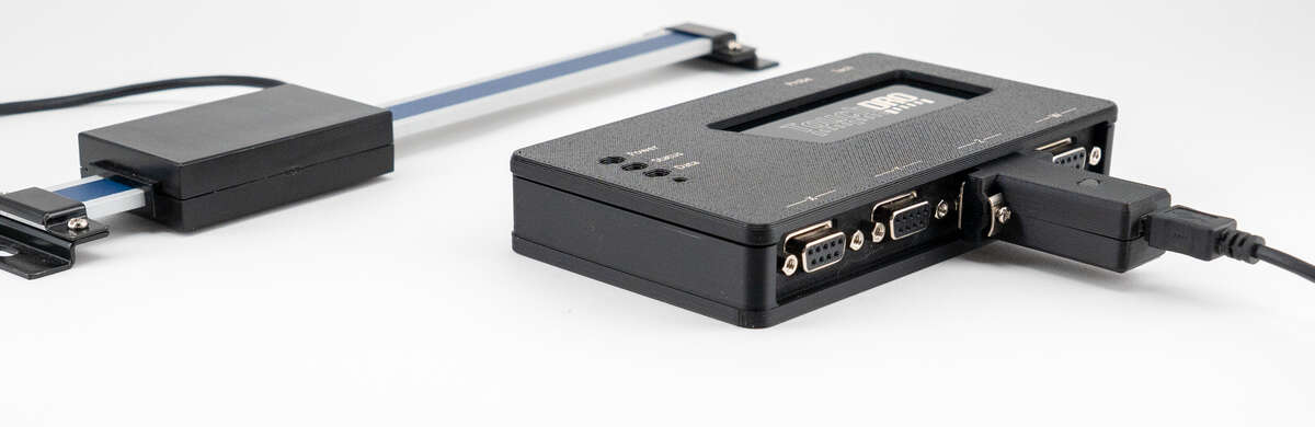 Shahe 5403F scale connected to a TouchDRO adapter through the Shahe scale converter