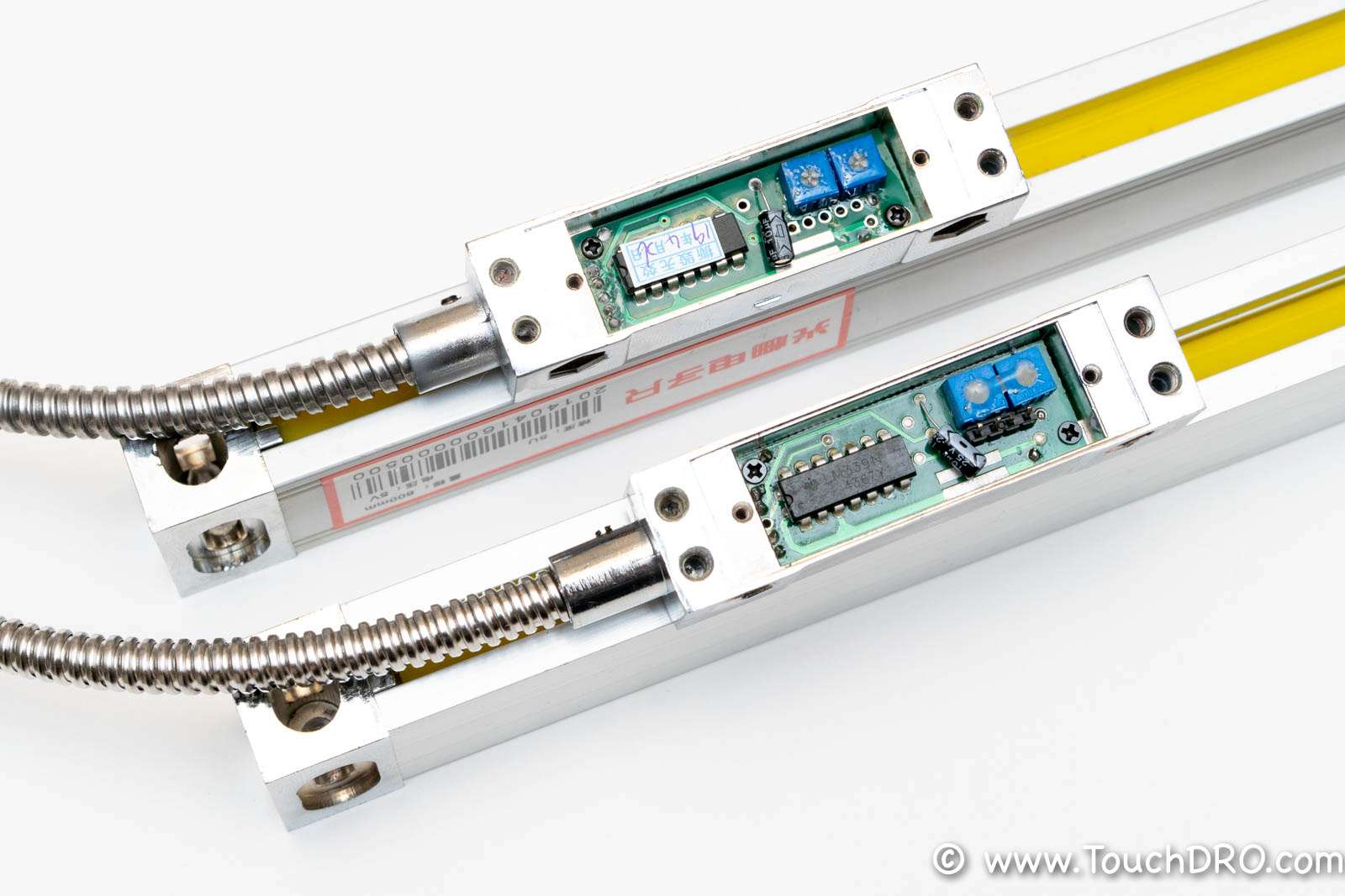 https://www.touchdro.com/assets/images/w1600/resources/scales/glass-scales-with-indetical-electronics.jpg