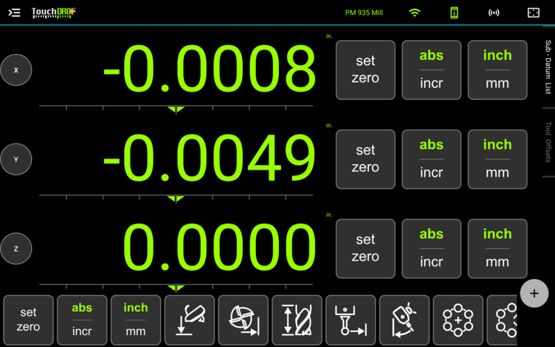 TouchDRO main screen toolbar with the broadcast streaming icon lit between the green adapter status icon and full screen icon