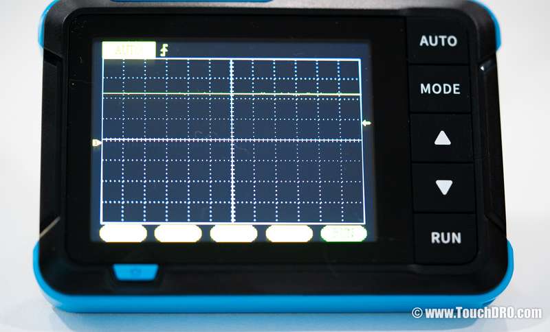 Oscilloscope trace showing a flat line near 5V, indicating the probe is on the Vcc line and the alligator clip is on ground